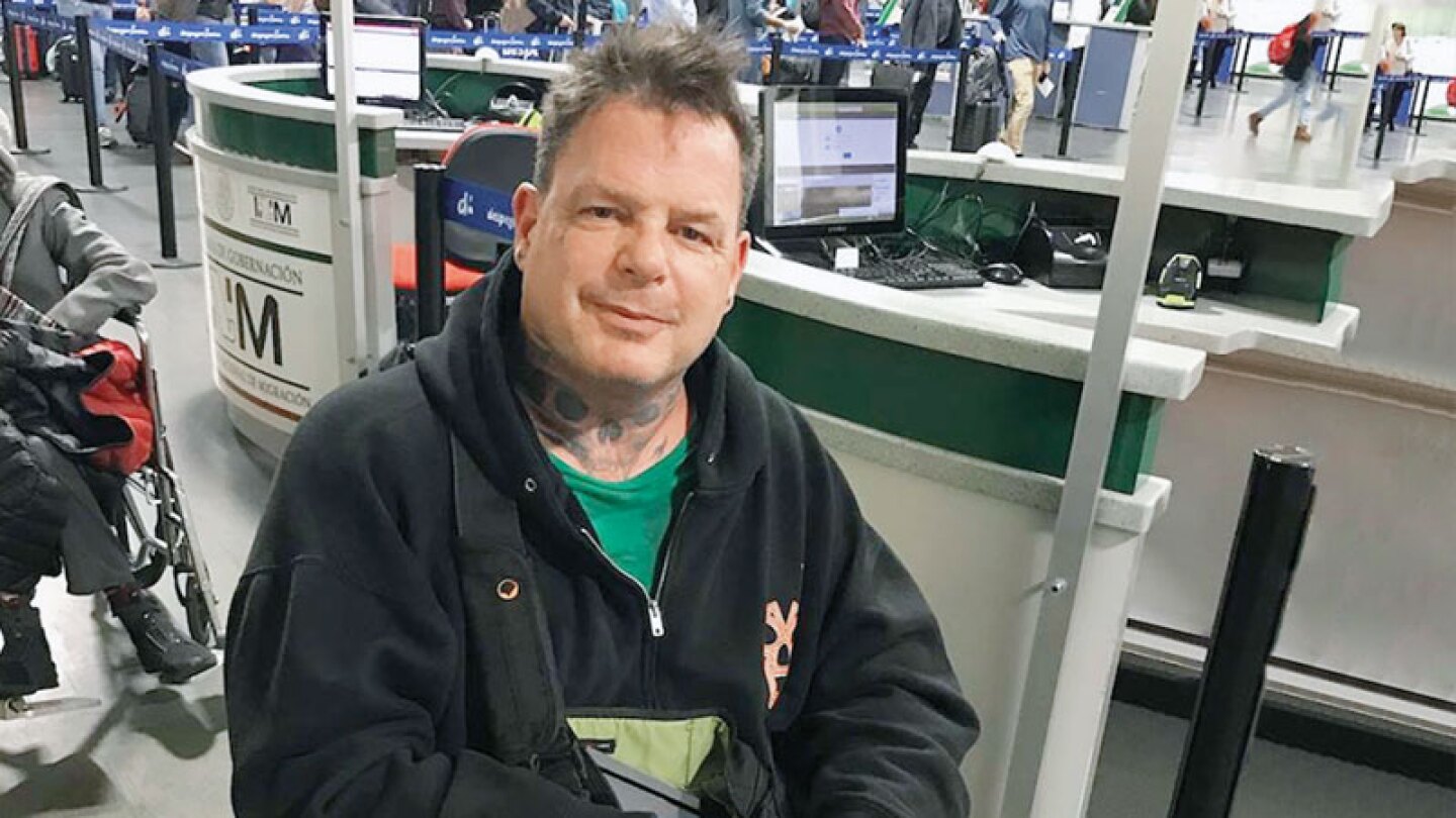 ¡No se rinde!... El Vampiro Canadiense, pues enfrenta 2 enfermedades: el Alzheimer y el Parkinson; al respecto nos dijo: “No me espantan porque no me estoy muriendo... ¡para mí es otra lucha en mi vida y las tengo que vencer!”