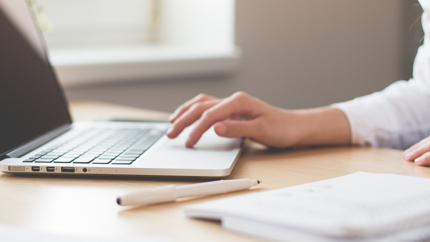 Hombre estafado por la IA