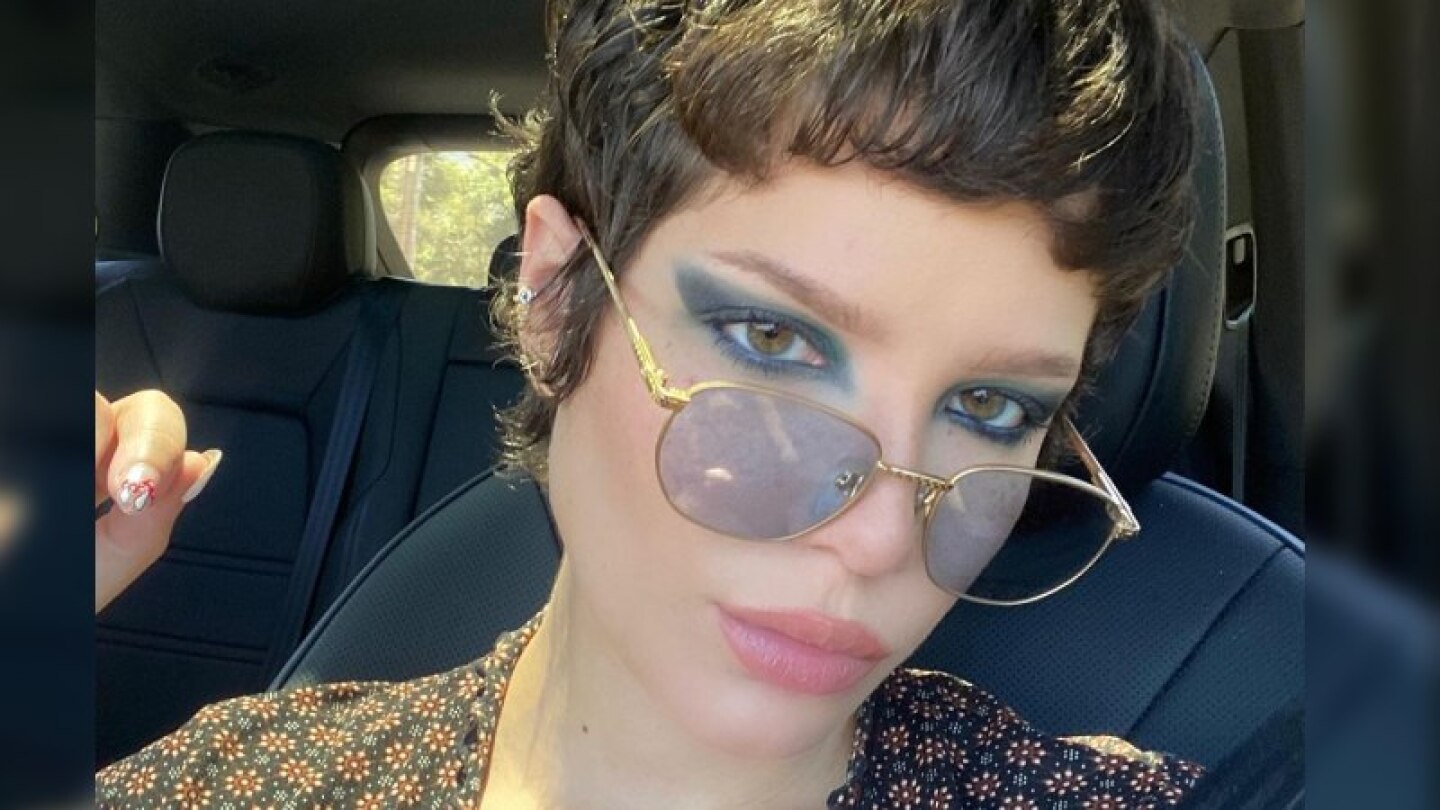Halsey anuncia nacimiento bebé