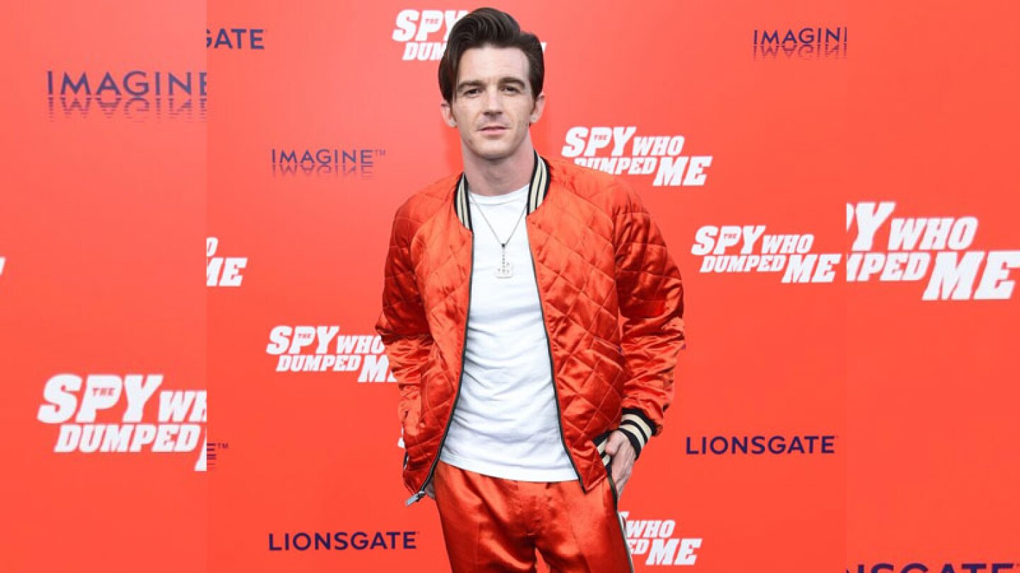 Drake Bell utilizó sus redes sociales para mostrarse como Dios lo trajo al mundo.