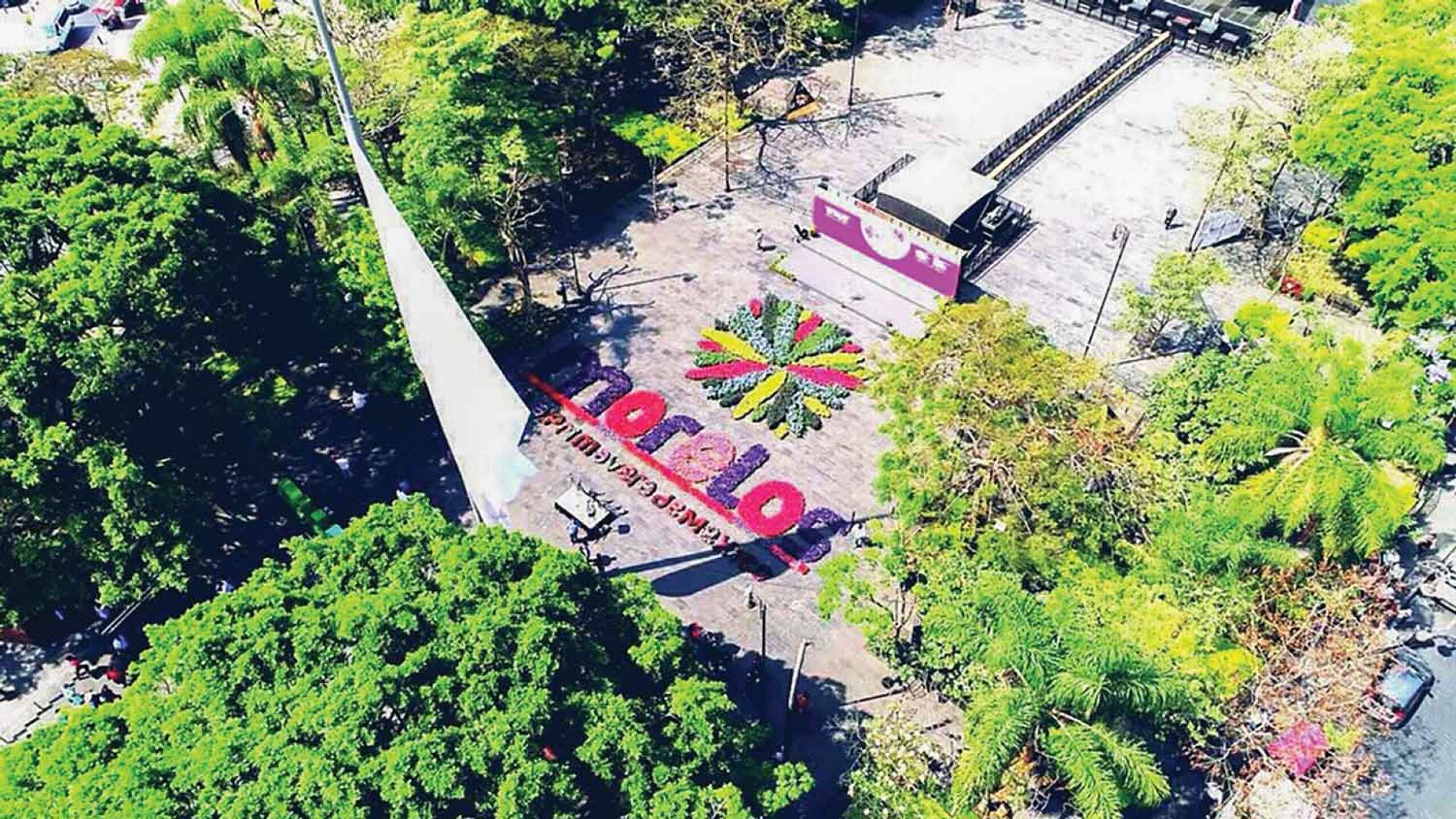 El turístico lugar está lleno de atracciones.