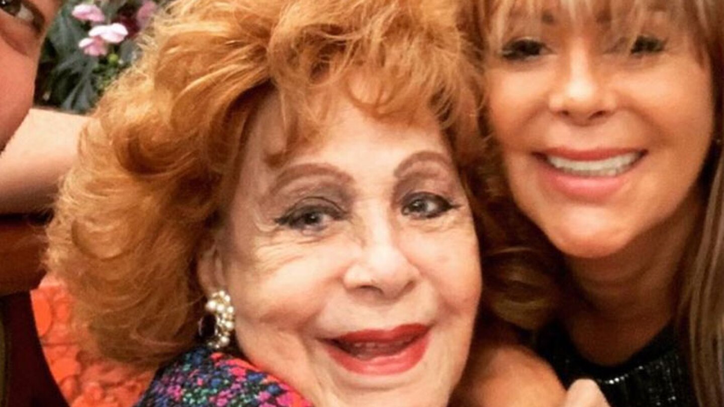 Alejandra Guzmán afirma que Televisa no valora a su mamá, Silvia Pinal