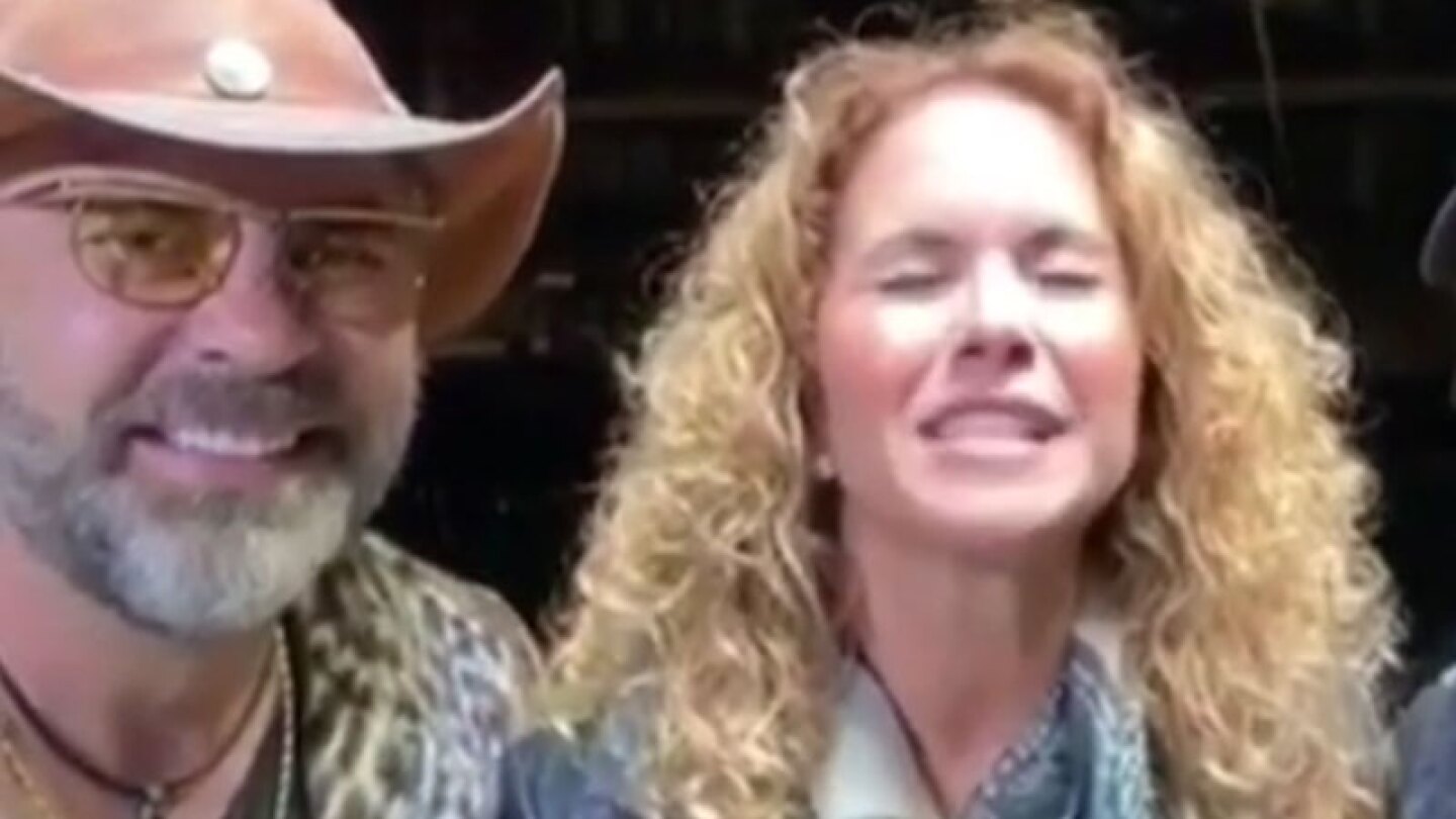 Lucero y Manuel Mijares son captados juntos de nuevo