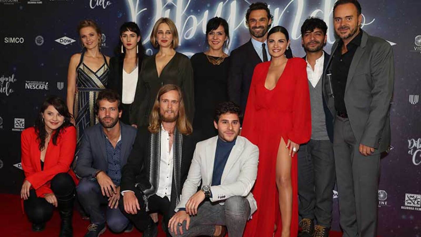 Este fin de semana llegará a la pantalla grande la película “Dibujando el cielo”, protagonizada por Maite Perroni e Iván Sánchez.
