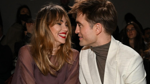 Robert Pattinson y Suki Waterhouse.png