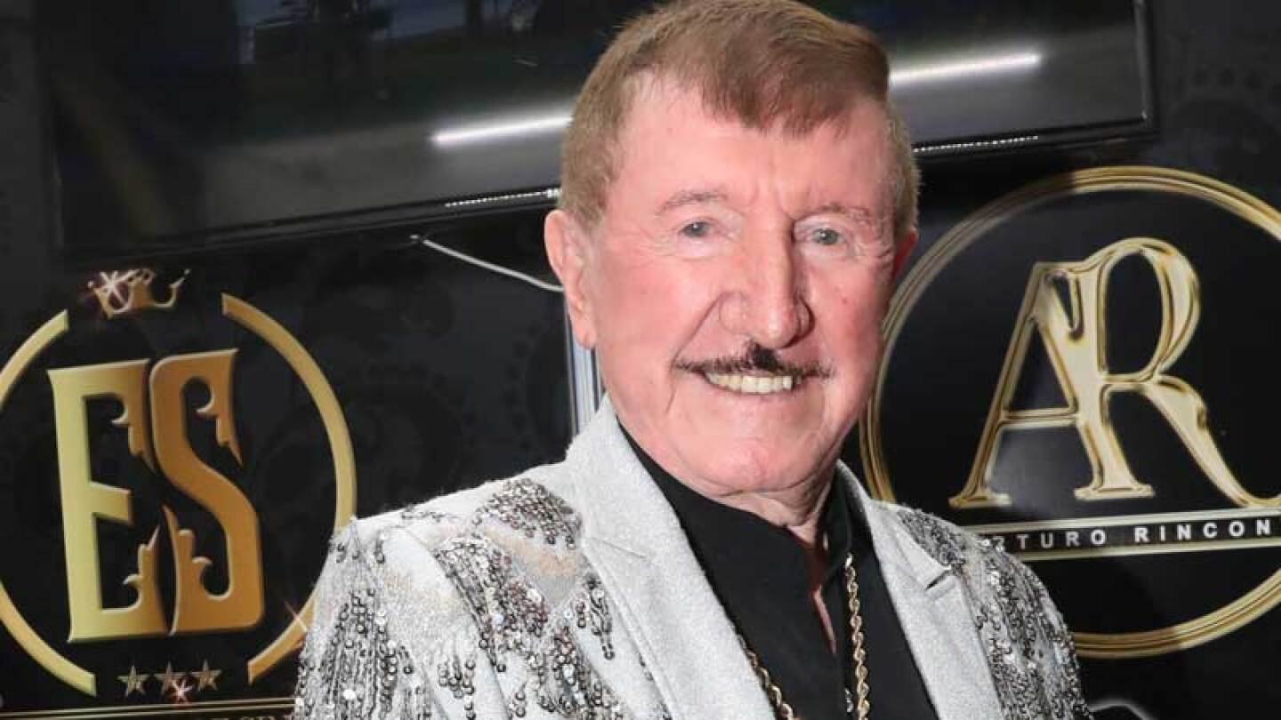 El cantante también celebró que esté próximo su cumpleaños.
