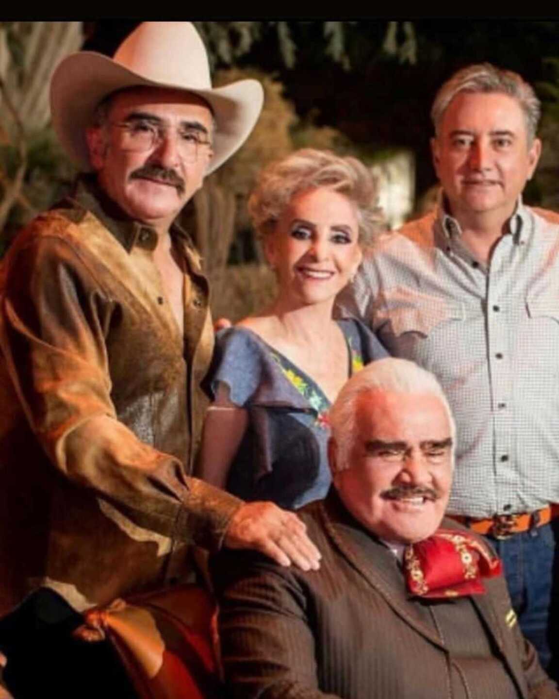 Vicente Fernández Jr. aclara si es verdad que lo despojaron de sus bienes