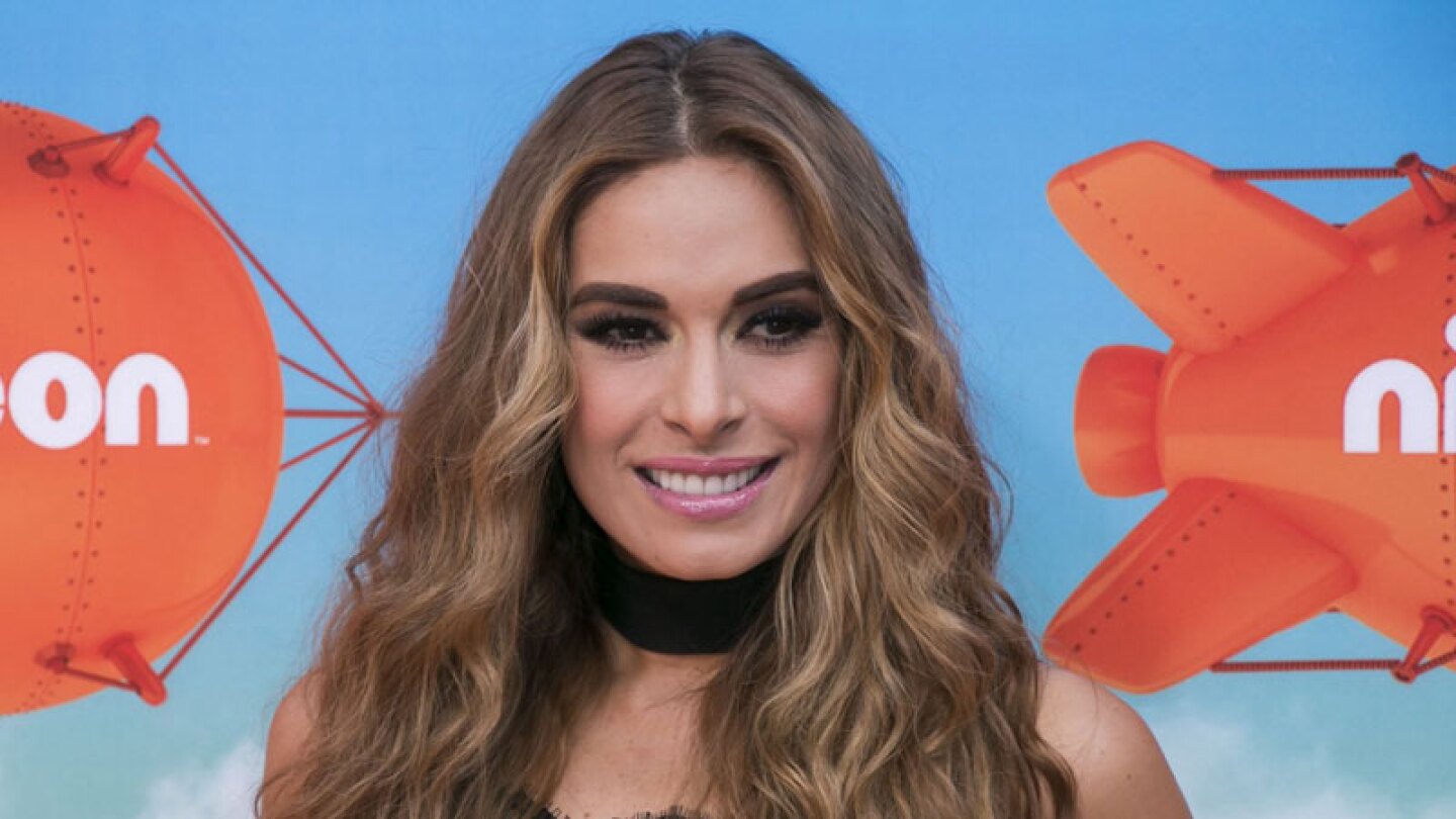 Galilea montijo otra vez es blanco de críticas por su mala pronunciación de inglés.