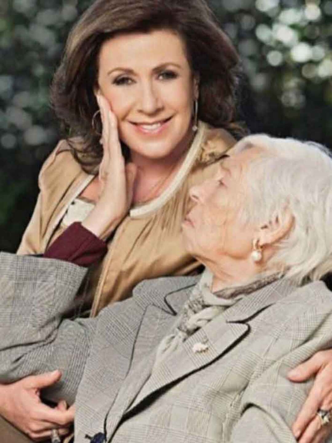 Laura Zapata está feliz de celebrar la vida de su abuelita.