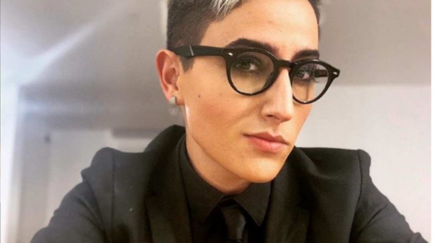 Maca le hace competencia a Yanet García con entallada licra