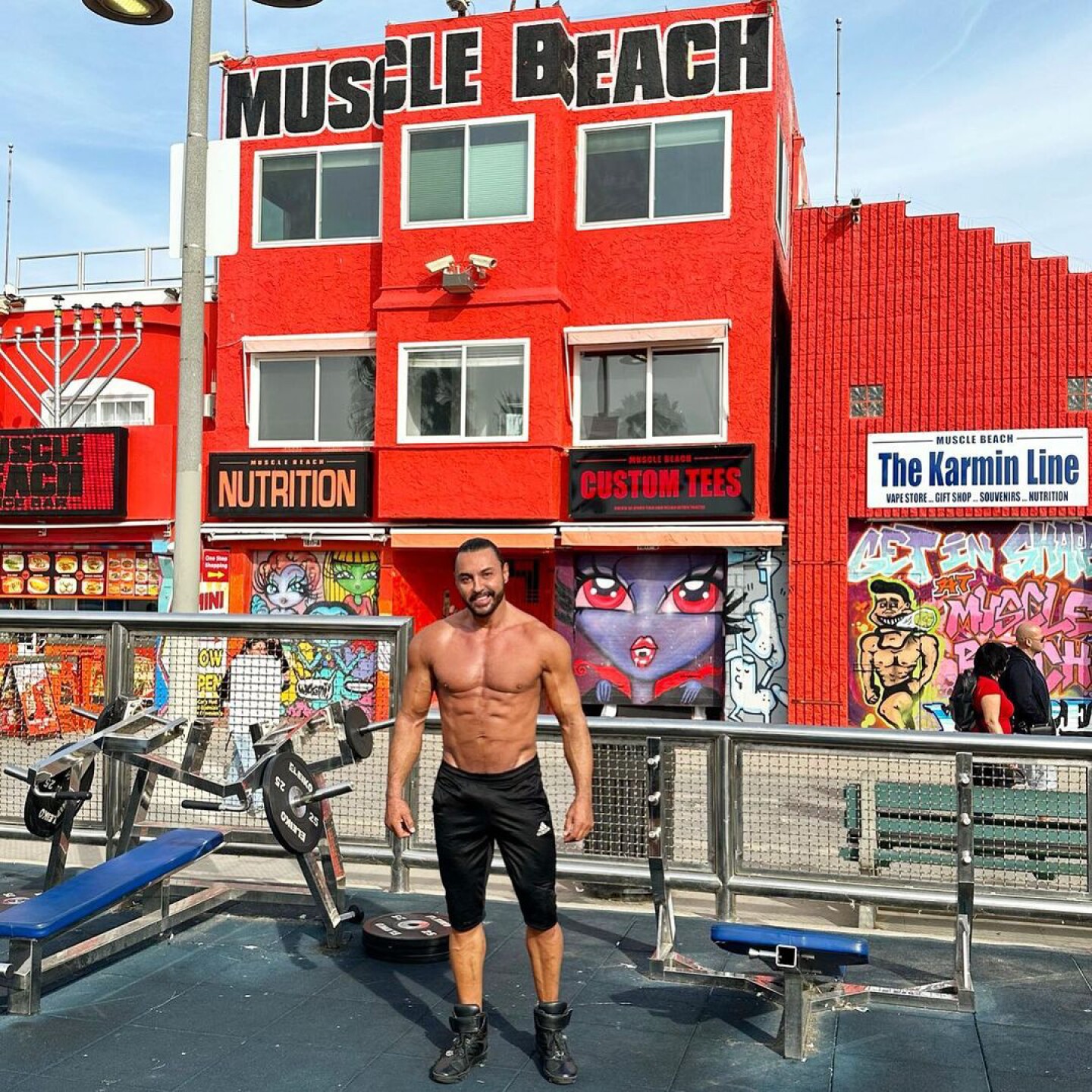 El apuesto luchador y bailarin fue intervenido quirúrgicamente