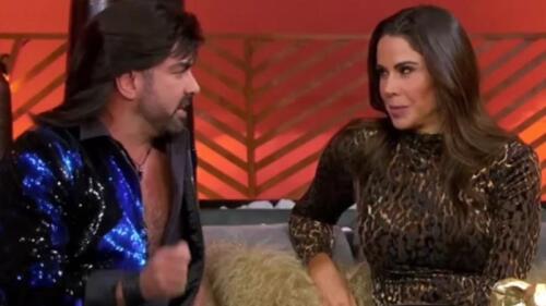 Paola Rojas coquetea con Albertano en pleno programa