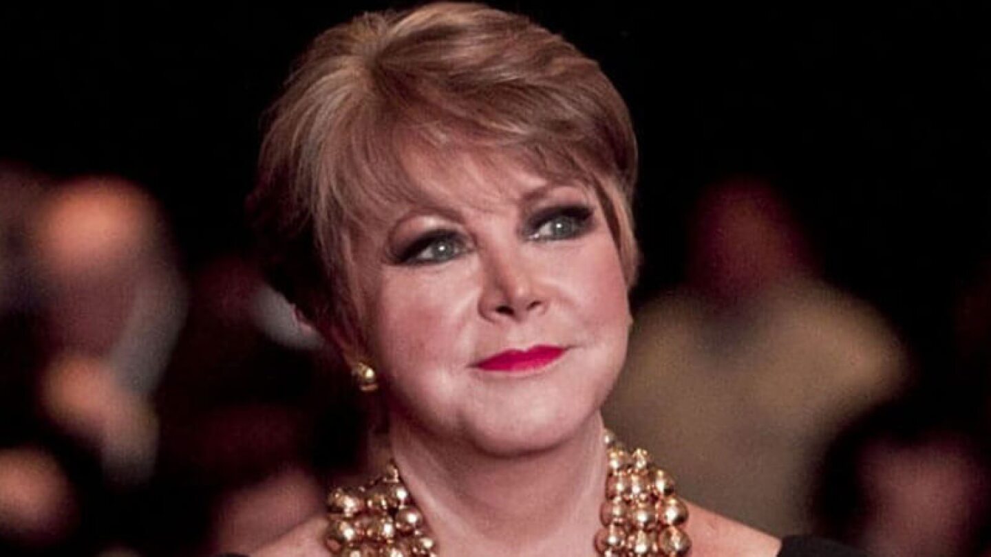 Lolita Ayala apoya a las personas con gallos y se hace viral