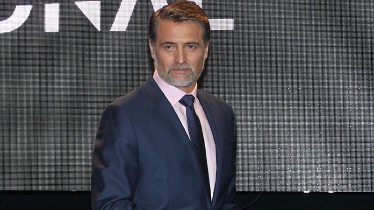 Juan soler planta a Angelli Nesma por una mentira