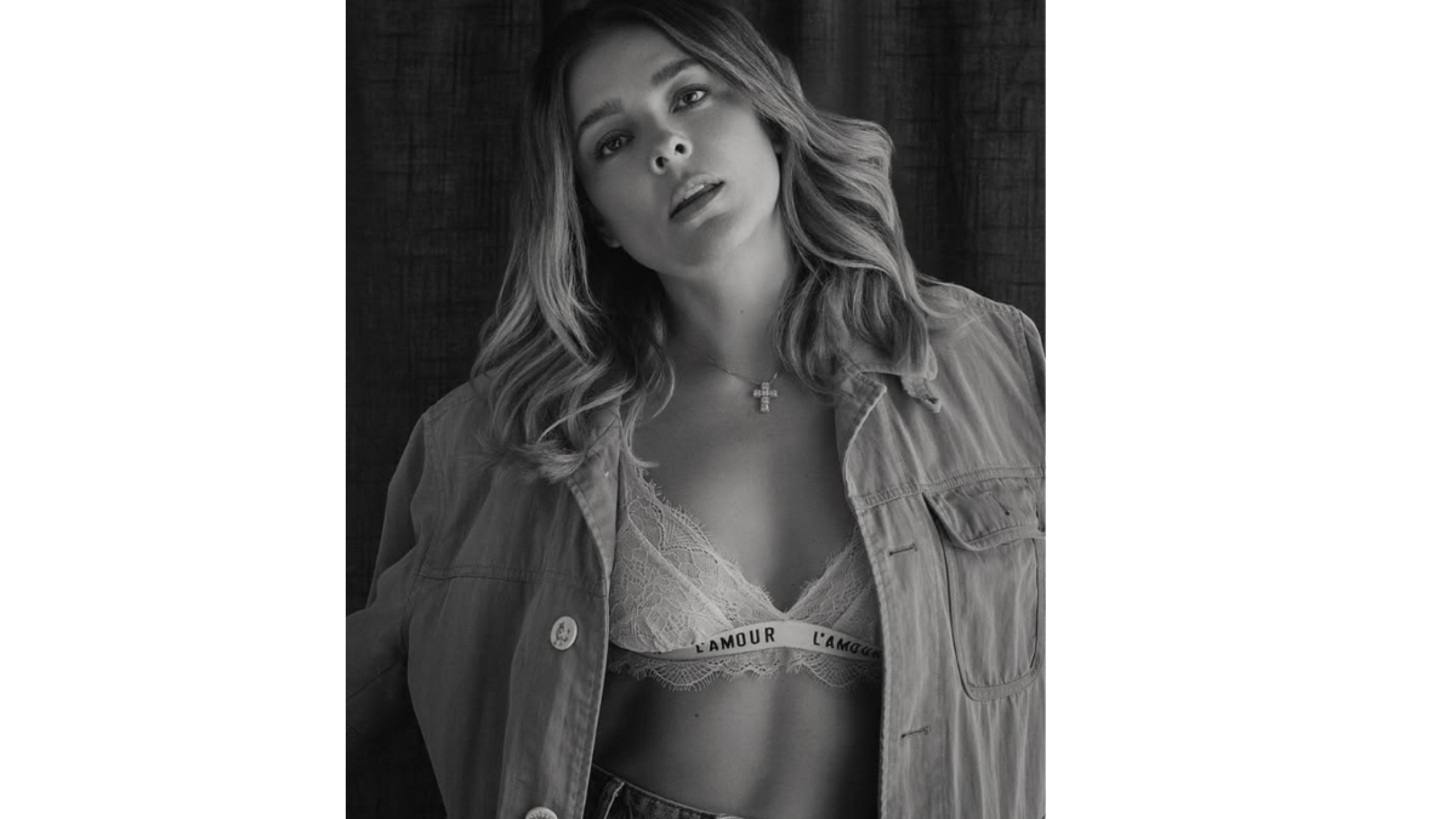 Grettel Valdéz despide a su hijo que se va a estudiar al extranjero