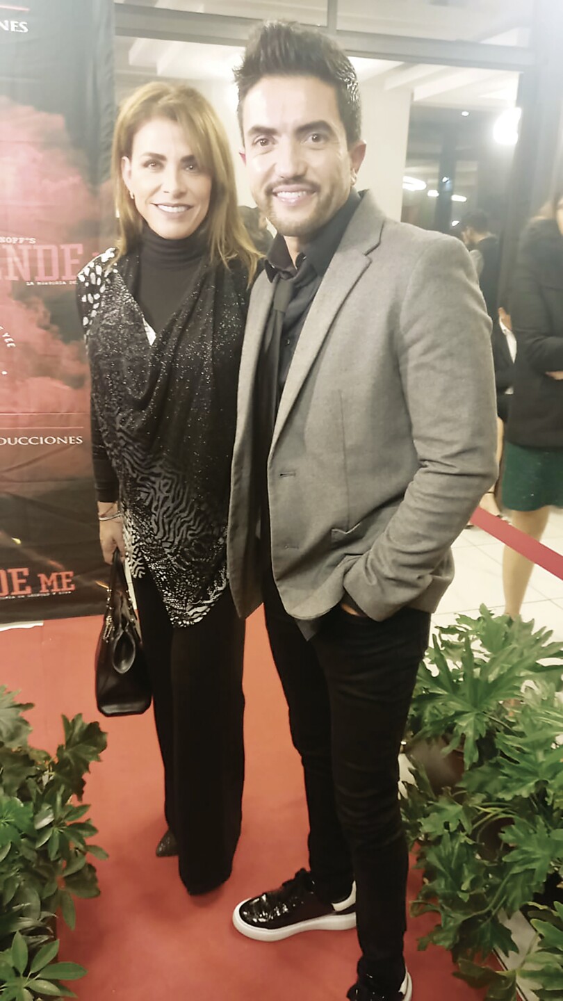 Lisset y Ramón Valdez anillo