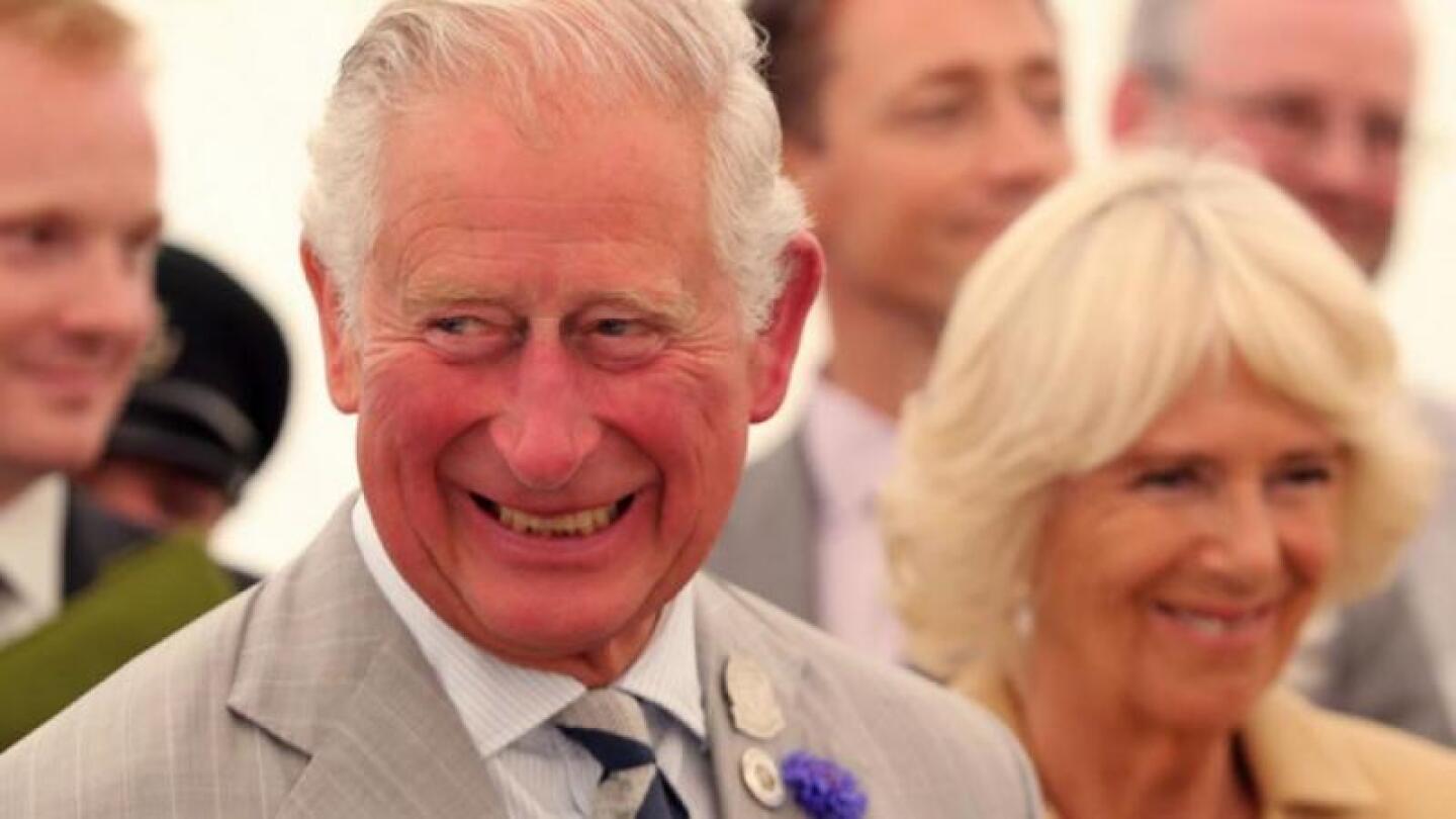 El príncipe Carlos reaparece tras padecer COVID-19
