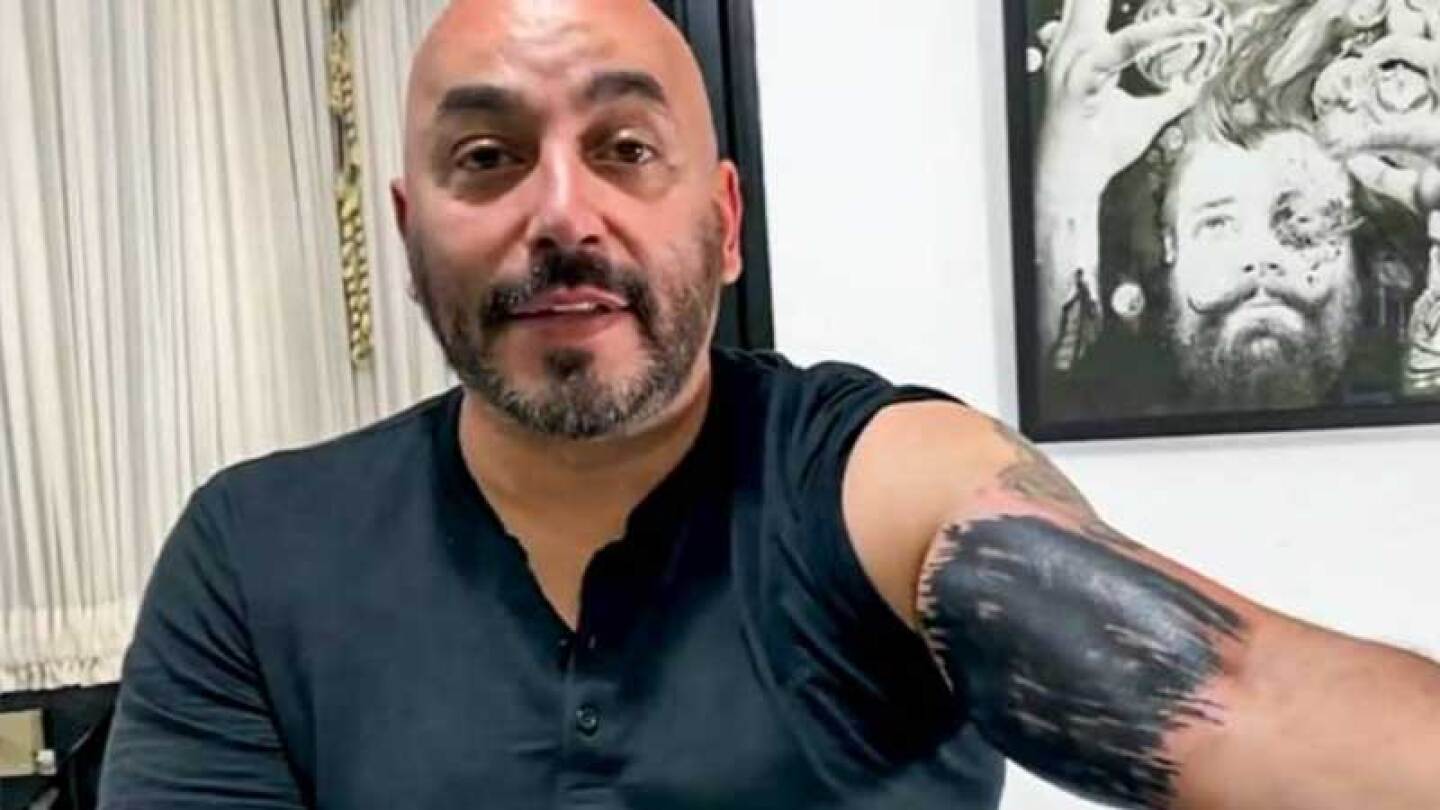 Lupillo Rivera modifica su tatuaje de Belinda en programa en vivo