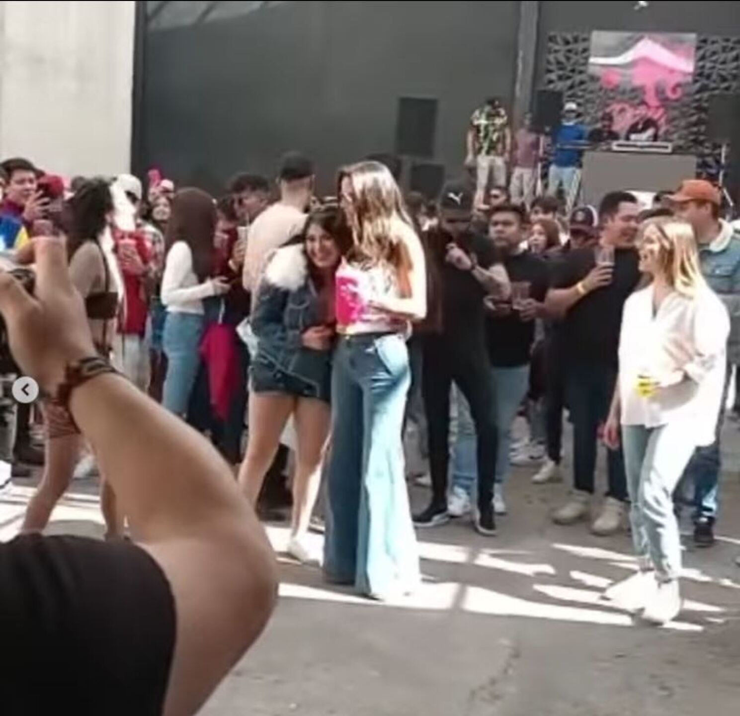 De Televisa a Tepito, Paola Rojas es captada perreando en las licuachelas