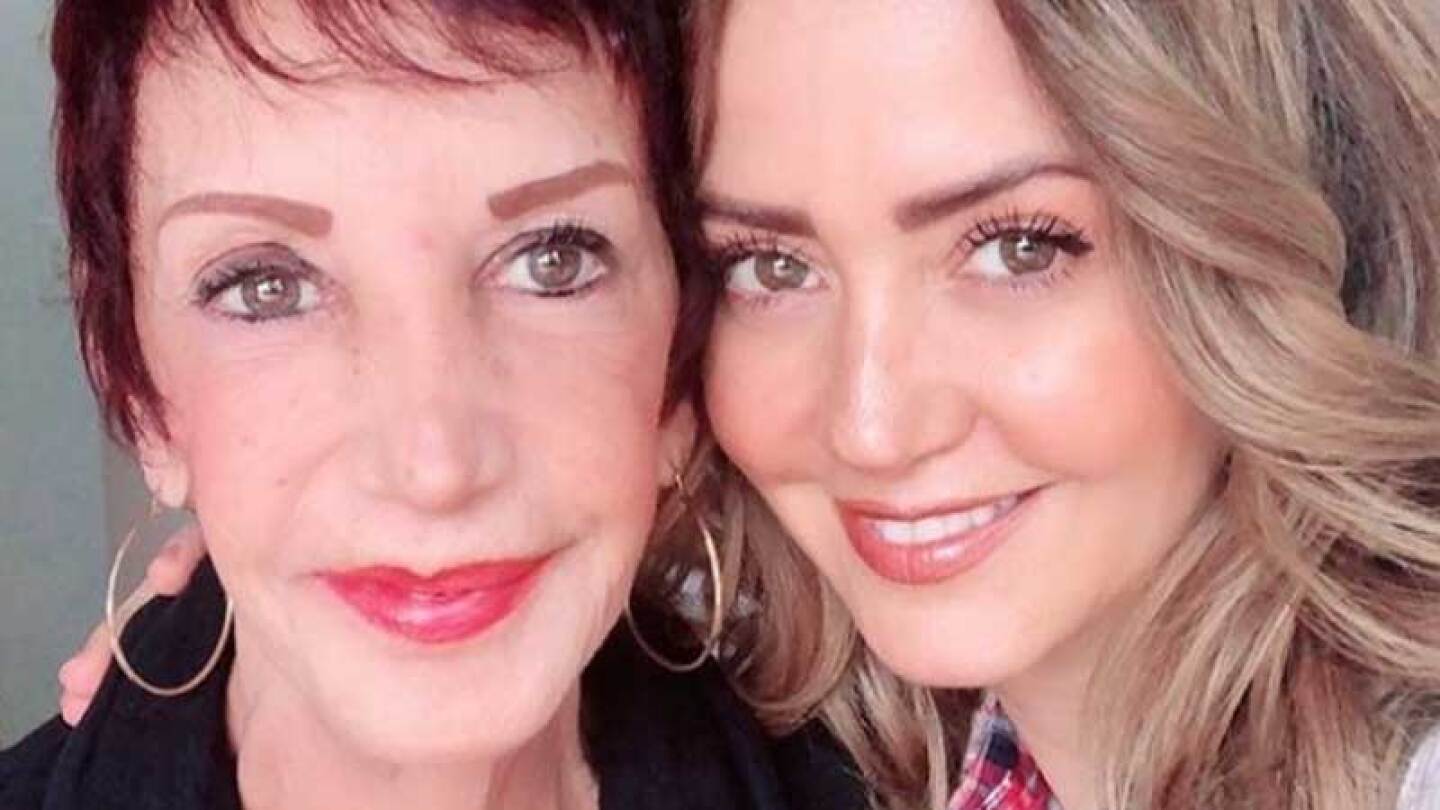 Andrea Legarreta dedica emotivo mensaje a su madre por su cumpleaños