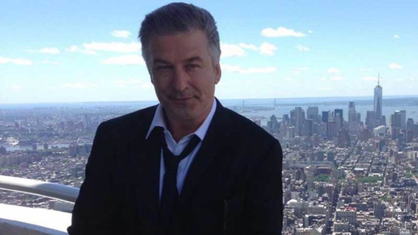 Alec Baldwin cierra sus redes sociales