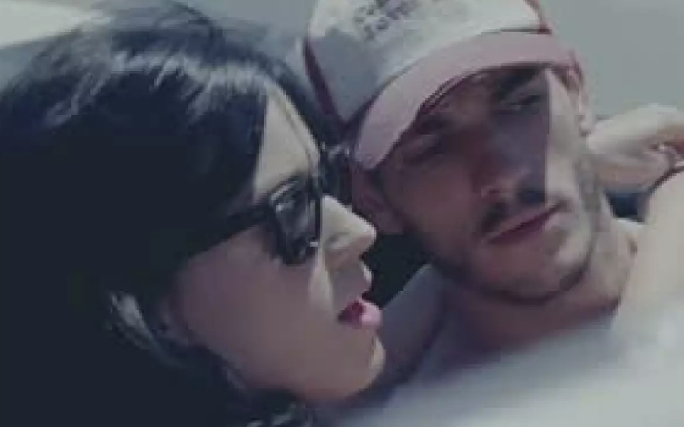 Katy Perry y Josh Kloss en Teenage dream
