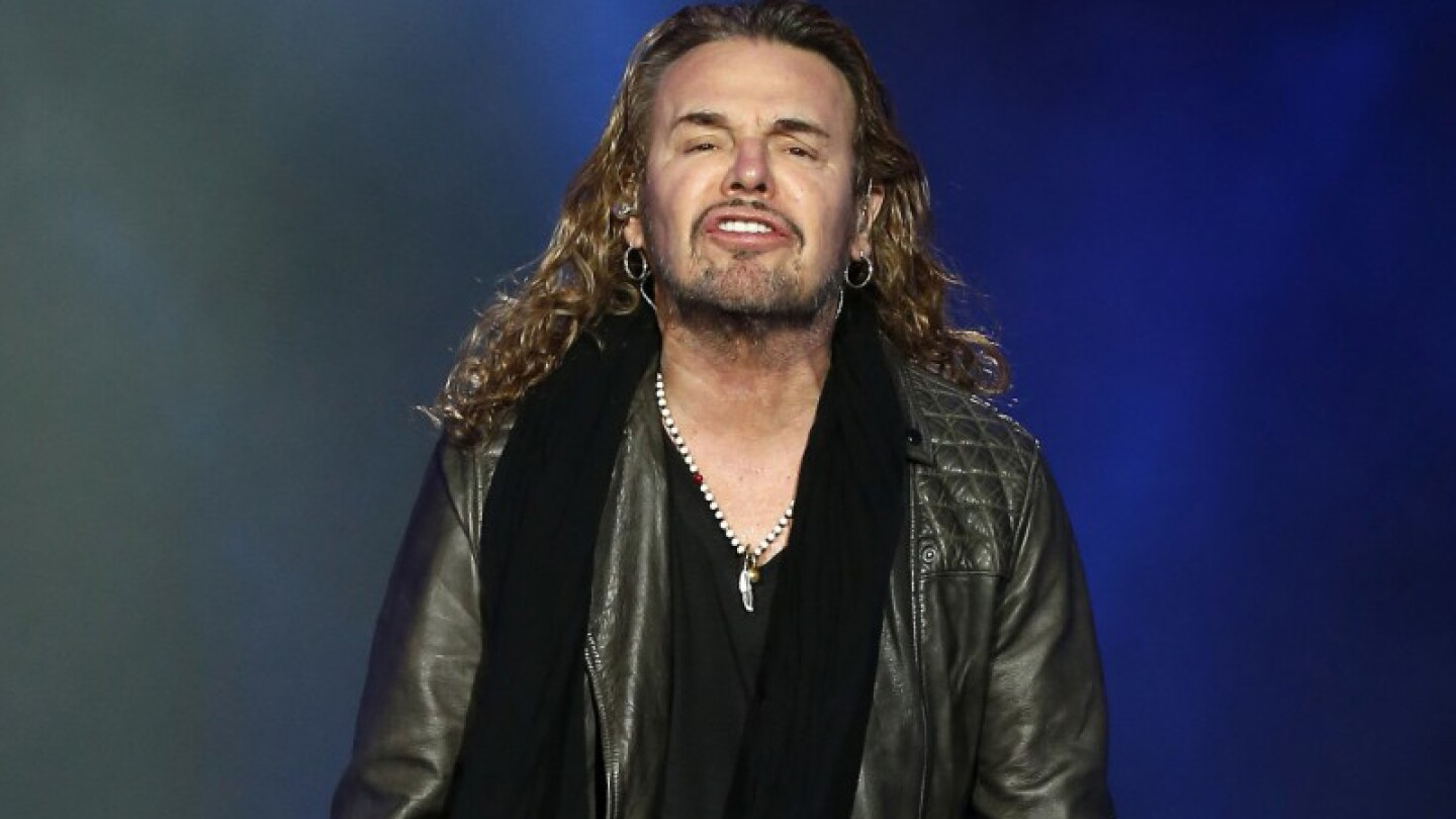 Fher de Maná reaparece irreconocible en los ‘Latin Grammy’, ¡se excedió de botox!