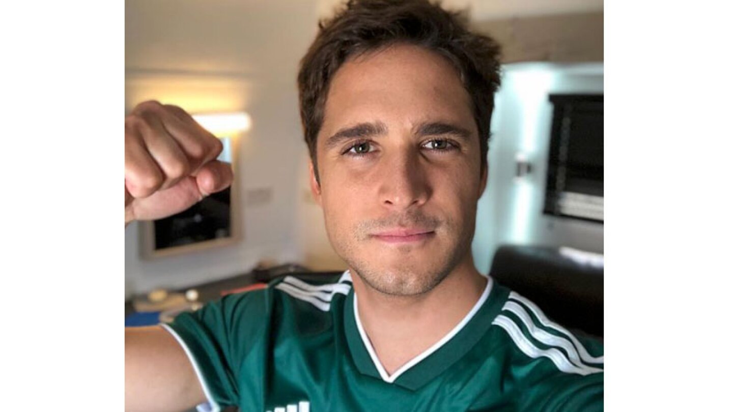 Captan a Diego Boneta y Mayte Rodríguez comiéndose a besos