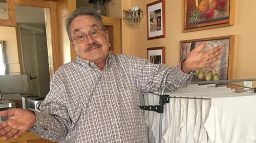 Pedro Sola perdonaría todo a Olivia Collins por enseñarle a como no llorar.