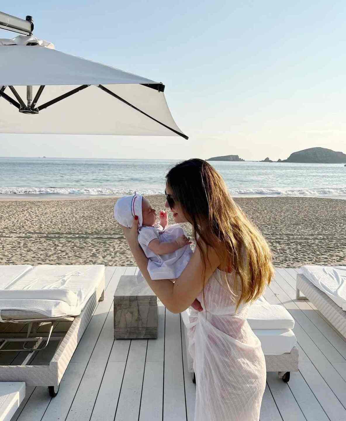 Así celebró Ximena Navarrete el primer mes de su bebé