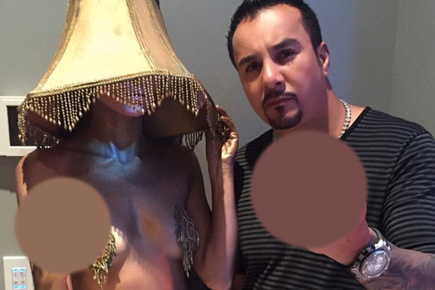 Tony Toutouni goza denigrar a las mujeres.