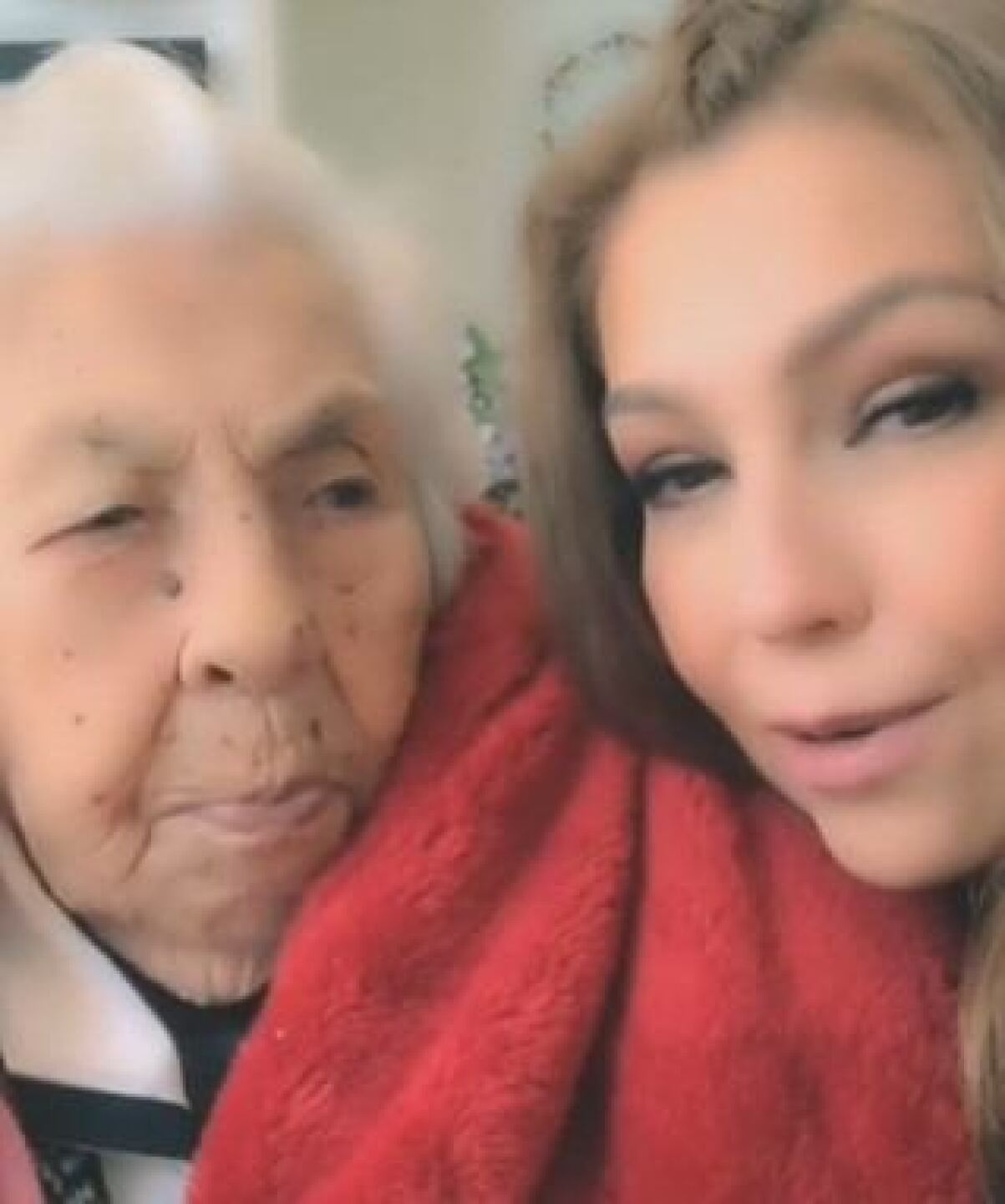 Thalía despide a su abuelita, Eva Mange, a través de conmovedor video
