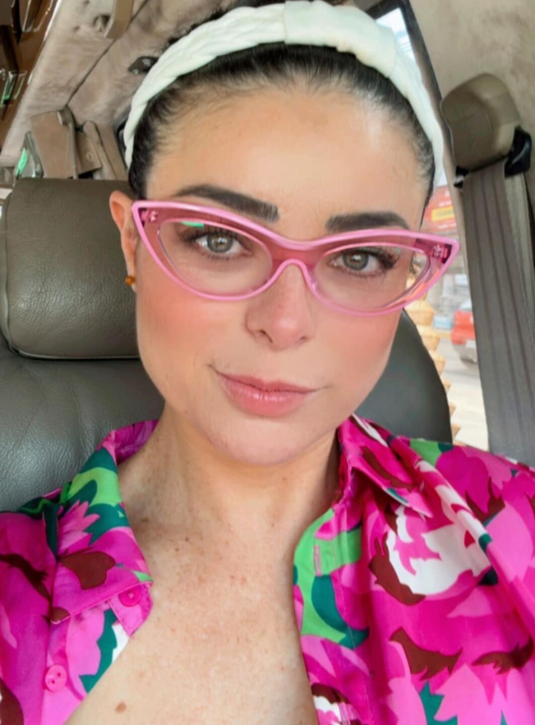 Violeta Isfel selfie