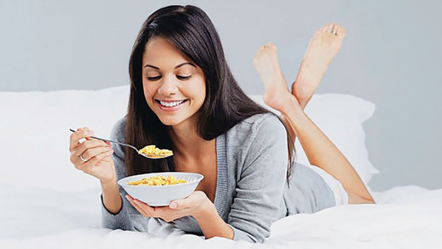Cenar es necesario para afrontar el ayuno de la noche y quemar calorías mientras duermes.