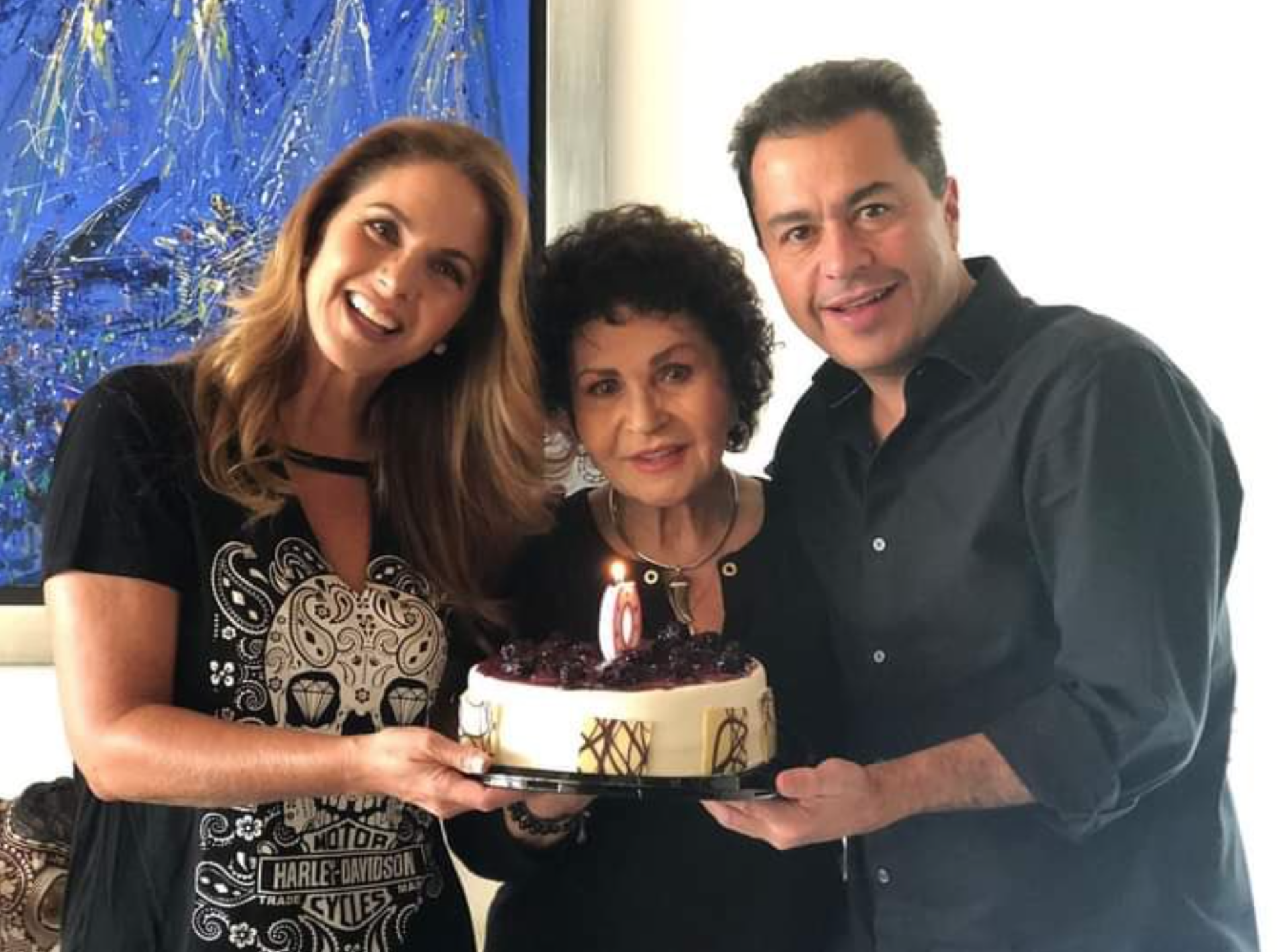 Lucero con su mamá manager