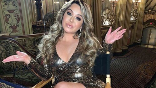 Chiquis Rivera confiesa que le pide permiso a su marido para tomarse fotos sexys