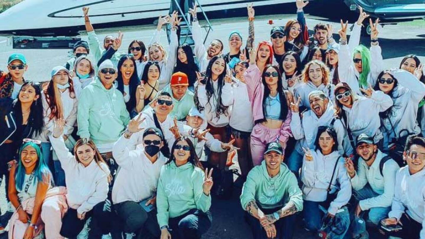 Kimberly Loaiza celebra lujosa fiesta con influencers y avión privado en Acapulco
