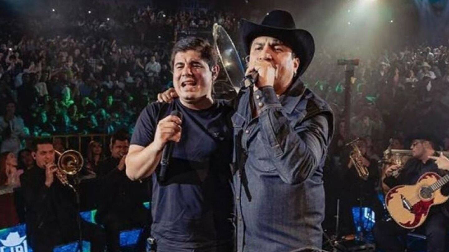 Julión Álvarez y Alfredo Olivas en palenque