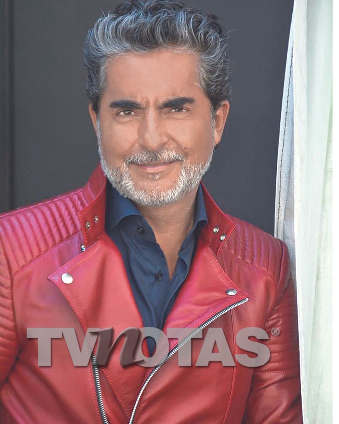 Raúl Araiza, pleno y feliz, a sus 57 años disfruta su nuevo romance