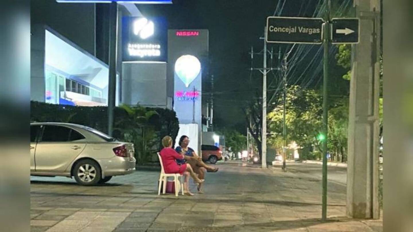 La madre va cada Año Nuevo a brindar en el lugar en el que murió su hijo