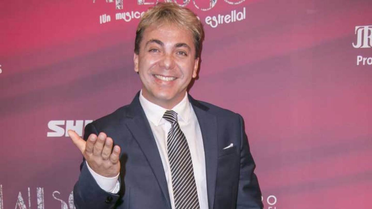 Captan a Cristián Castro en pleno romance con misteriosa mujer.