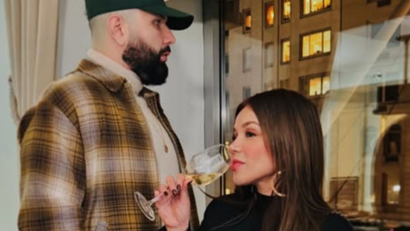Carín León no escatimó en gastos y se lució con lujosa fiesta de cumpleaños para su novia.