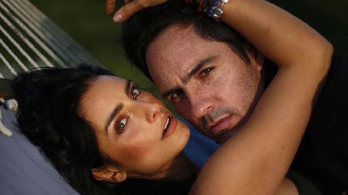 ¡Aislinn Derbez y Mauricio Ochmann derraman miel tras tres años de matrimonio!