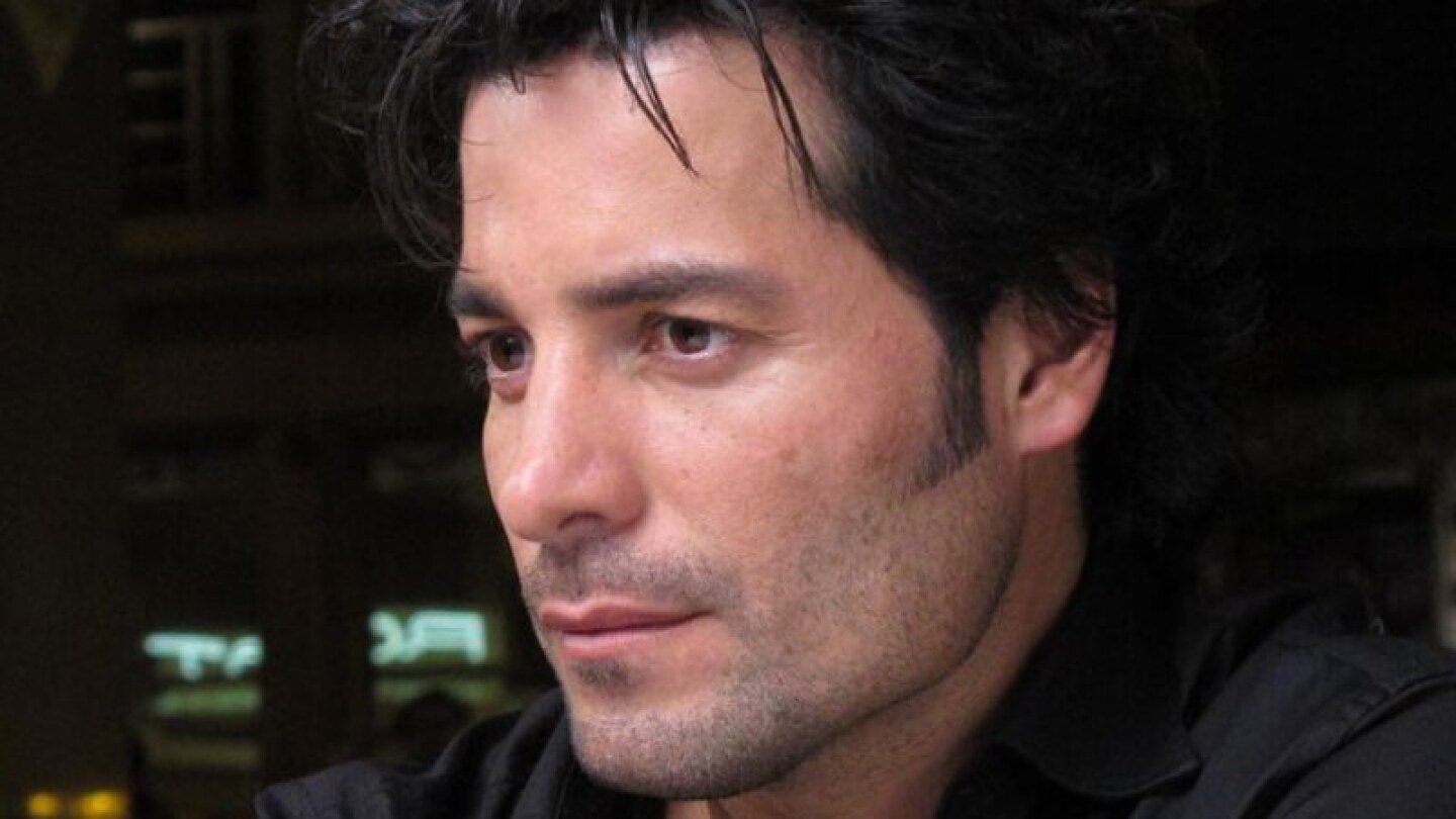Chayanne reaparece esquiando con sus hijos