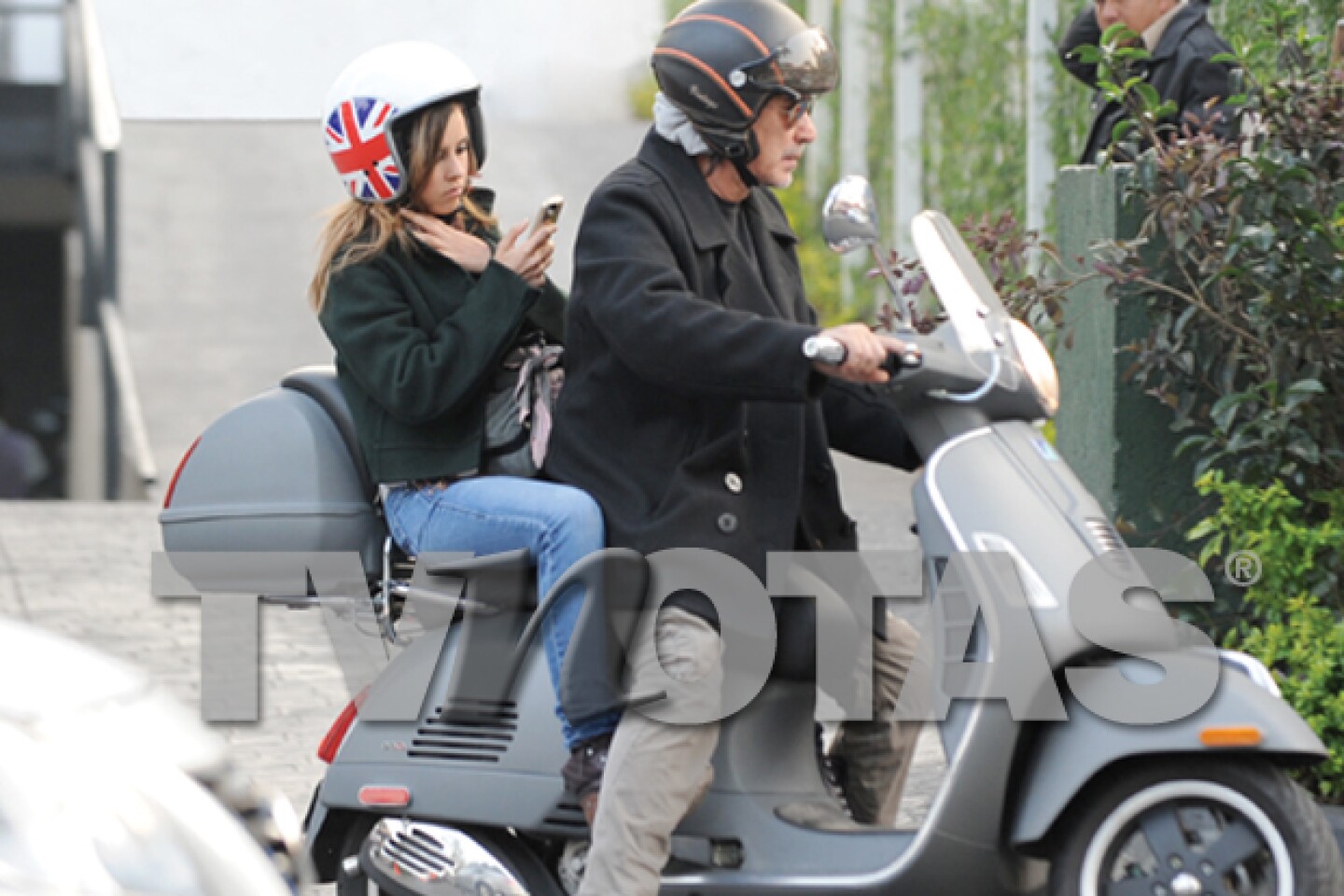 Así captamos a Paulina Goto y a Pedro Damián mientras paseaban en moto.