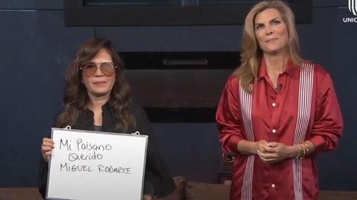 Yolanda Andrade aparece con una pizarra