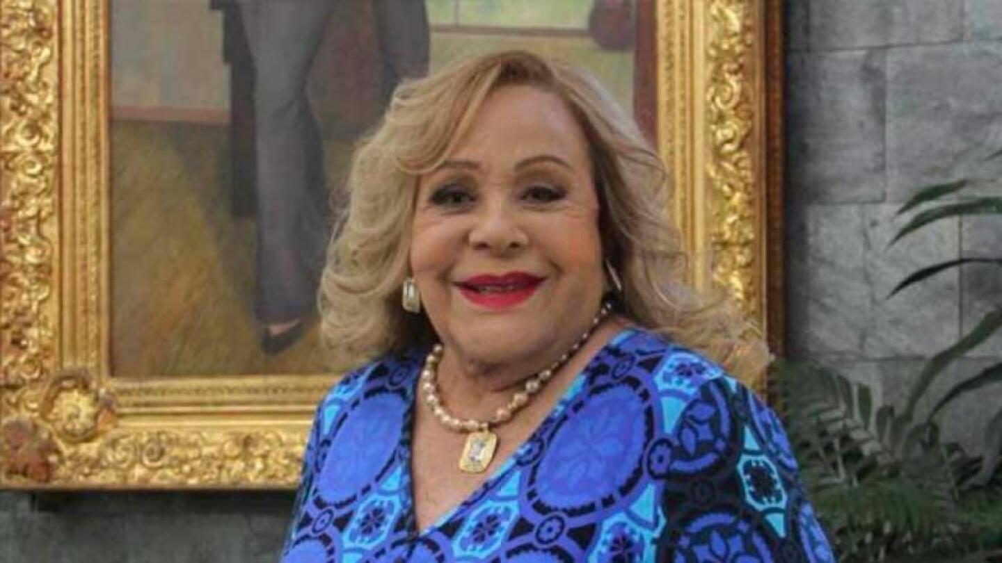 Silvia Pinal recibe medalla en homenaje a su trayectoria