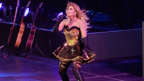 Gloria Trevi se convierte en madrina de himno del amor universal.