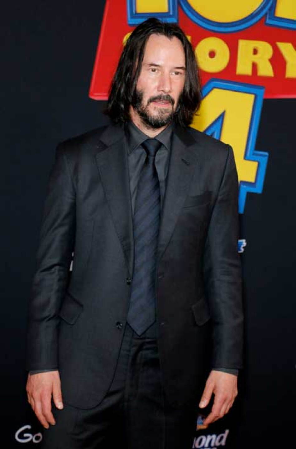 Keanu Reeves es invitado a la boda de un desconocido y sorprende al asistir