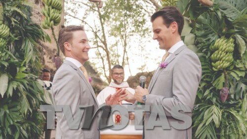 Hijo de René Strickler y su novio sellan su amor en una boda religiosa ¡de ensueño!